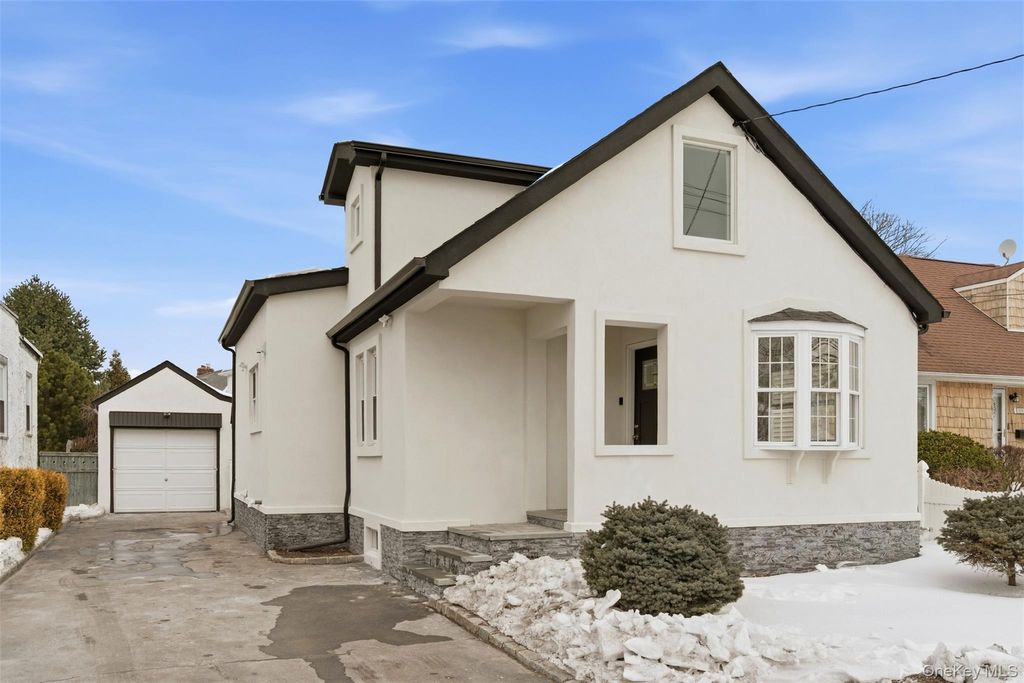 Photo of 106 Alice Avenue, North Bellmore, NY 11710 (MLS # 957297)