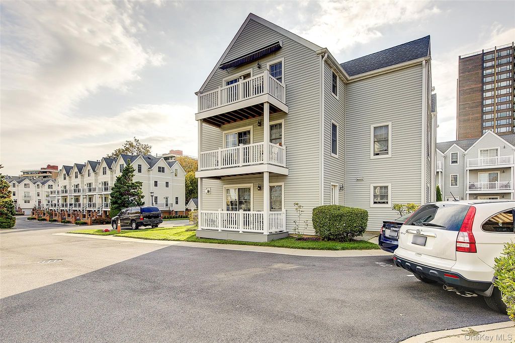 Photo of 168-03 Powells Cove Boulevard #13, Beechhurst, NY 11357 (MLS # 980179)