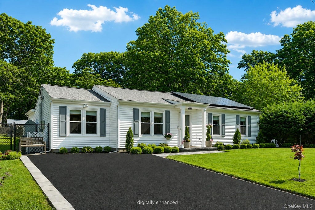 Photo of 11 Centerview Trail, Ridge, NY 11961 (MLS # 998319)