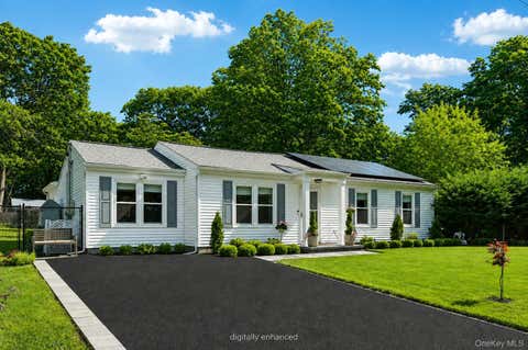 Homes For Sale - 11 Centerview Trail<br/> Ridge, NY 11961