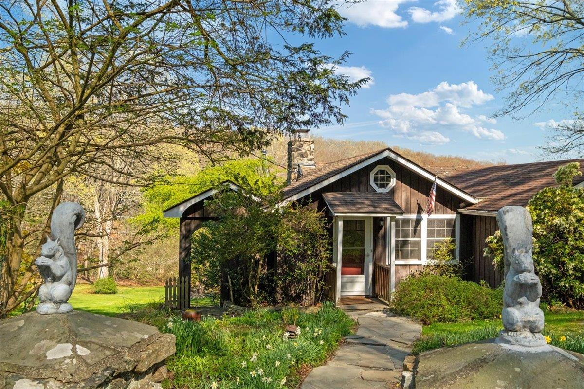 806 Gipsy Trail Road, Carmel, New York image 1