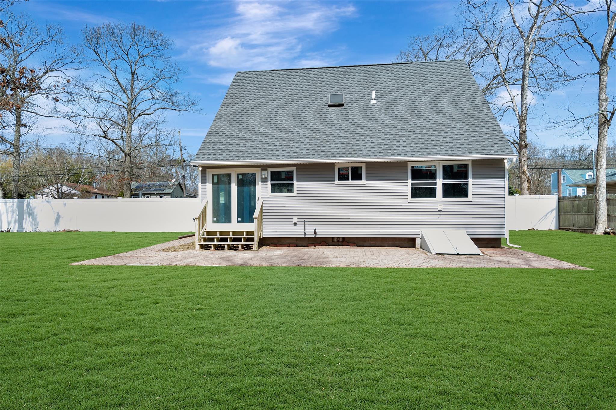 154 Meadowmere Avenue, Mastic, New York image 3