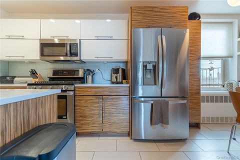 211-10 18th Avenue 6E Bayside NY 11360