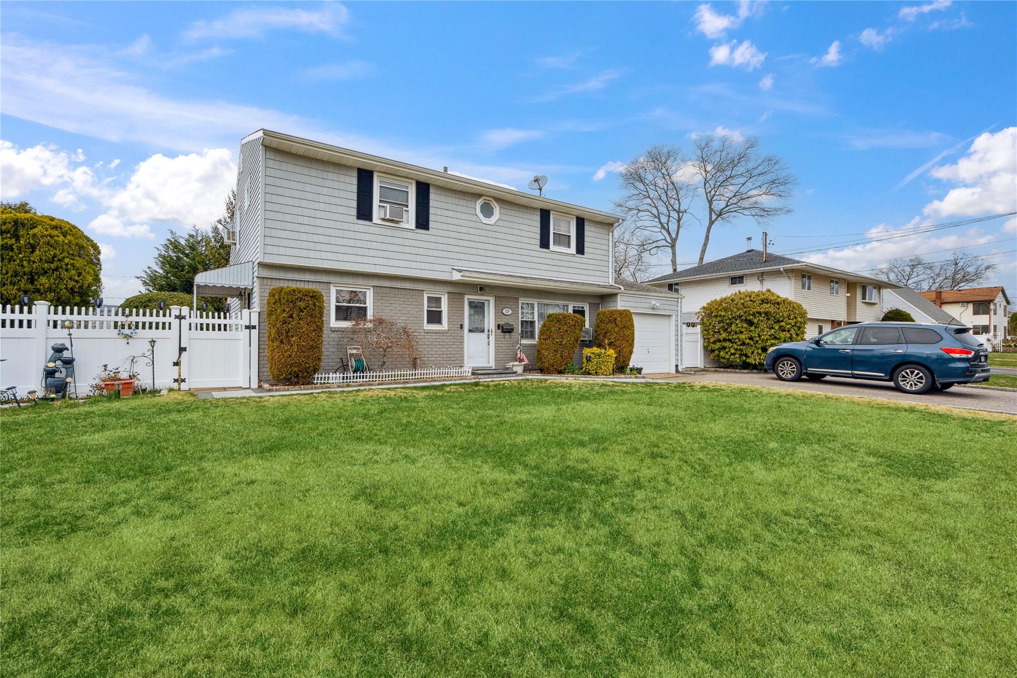 529 Davis Street, North Babylon, New York image 4
