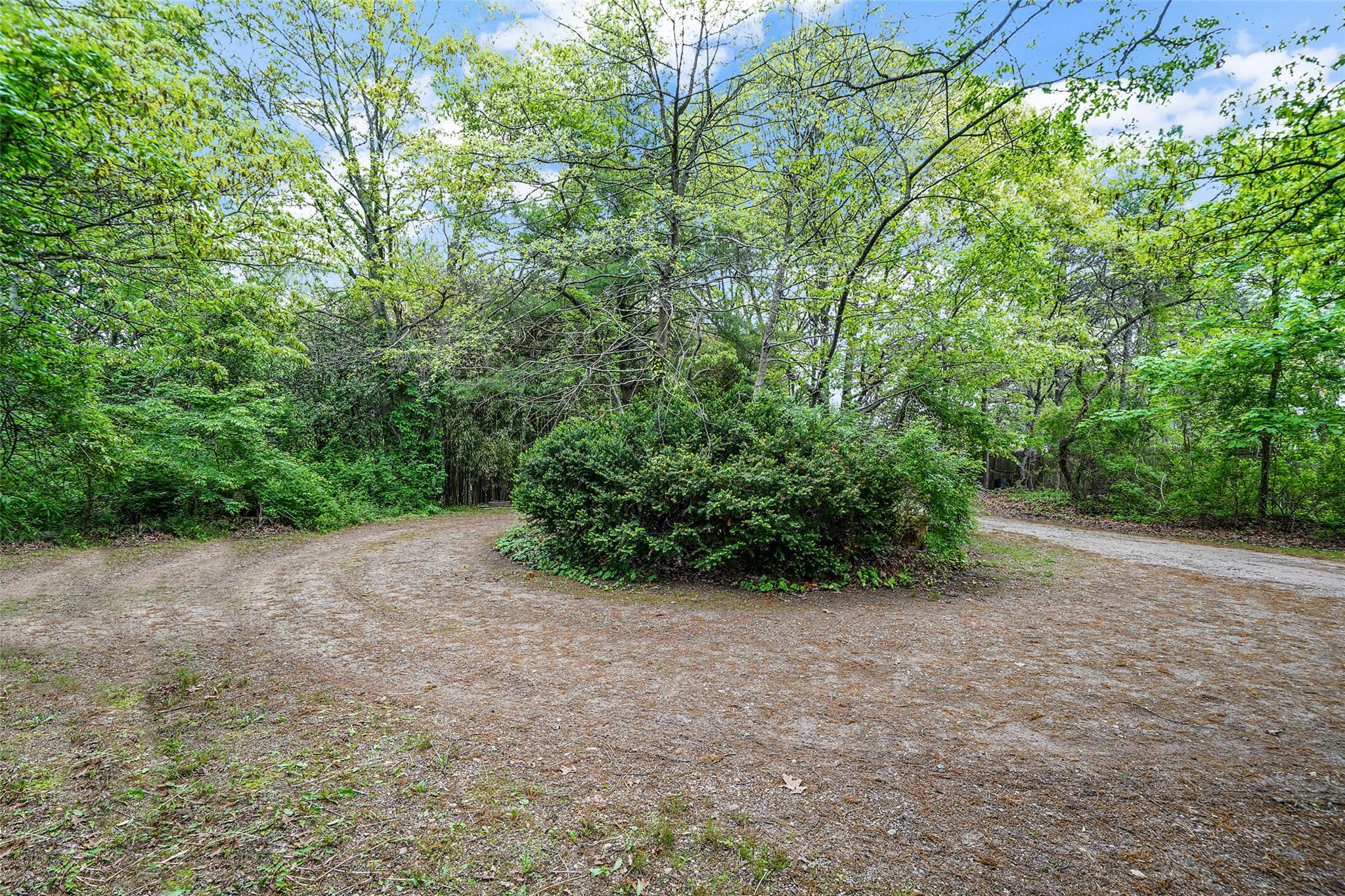 1564 Illinois Avenue, Bay Shore, New York image 17