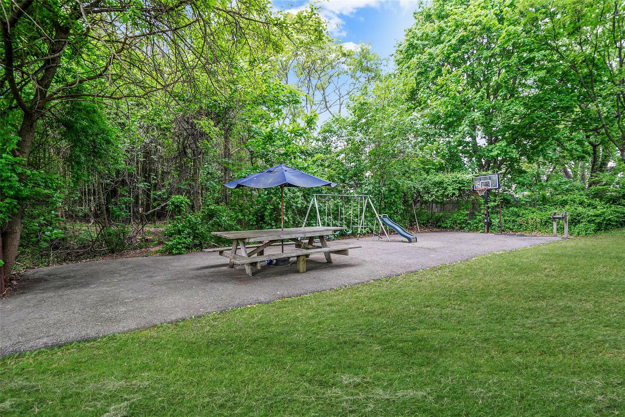 1564 Illinois Avenue, Bay Shore, New York image 20