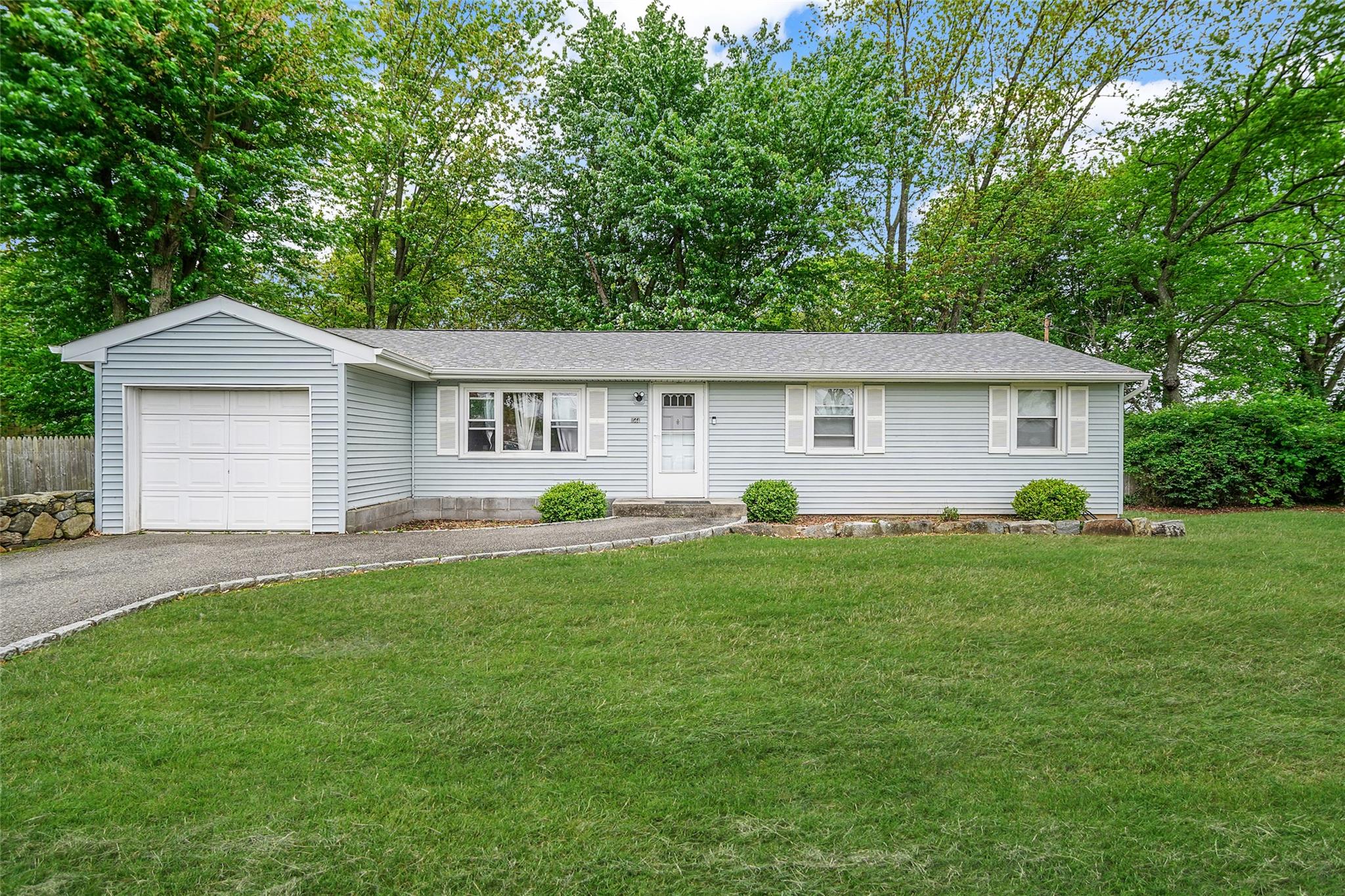 1564 Illinois Avenue, Bay Shore, New York image 1