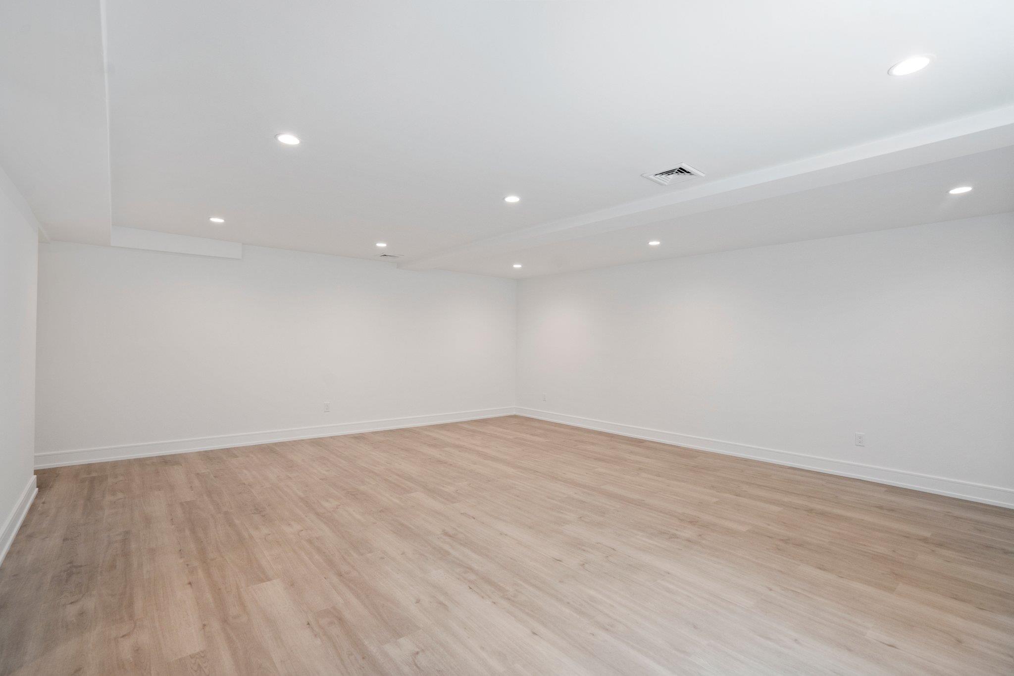 4 Aron Drive, Woodbury, New York image 32