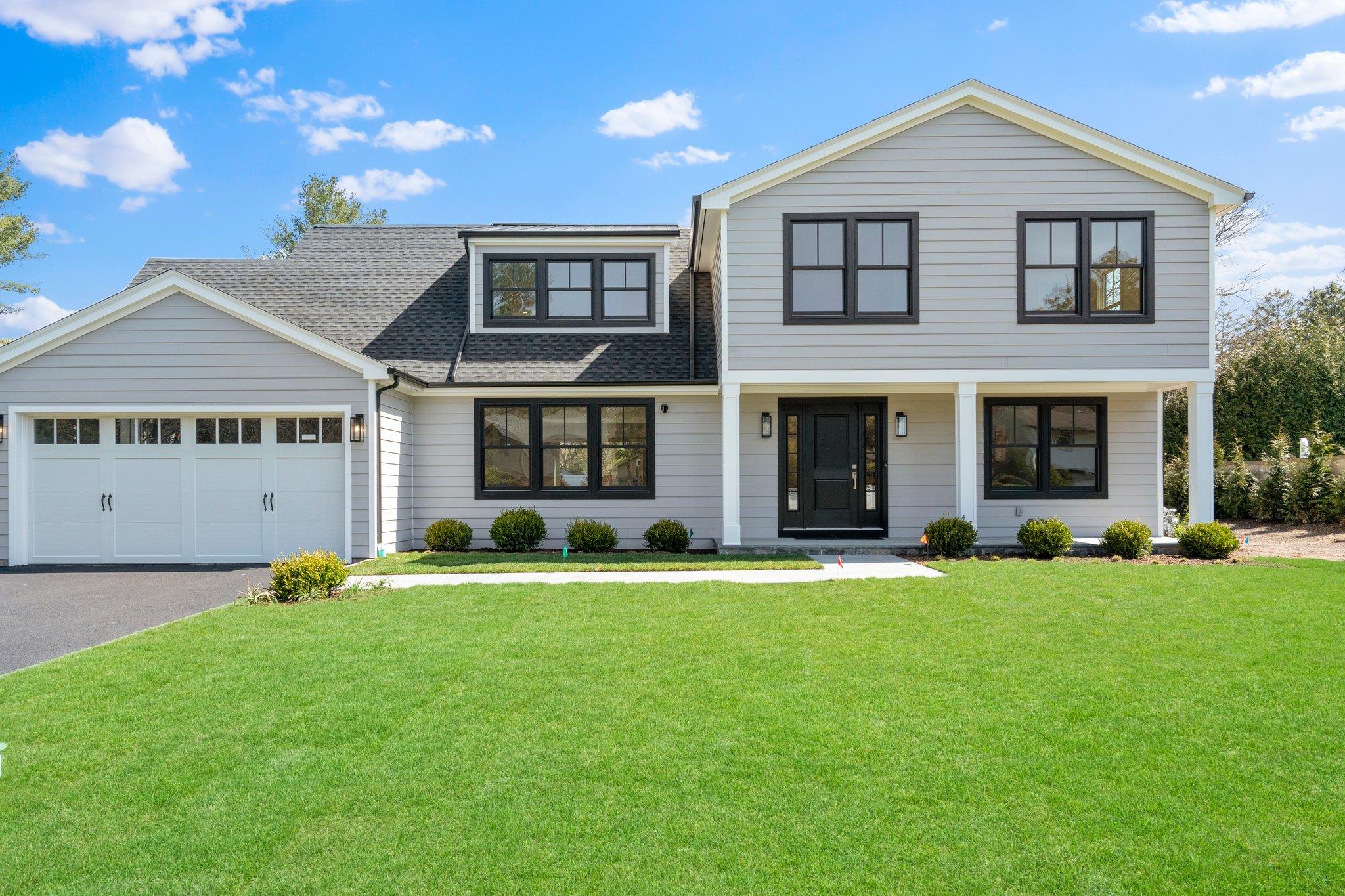 4 Aron Drive, Woodbury, New York image 1
