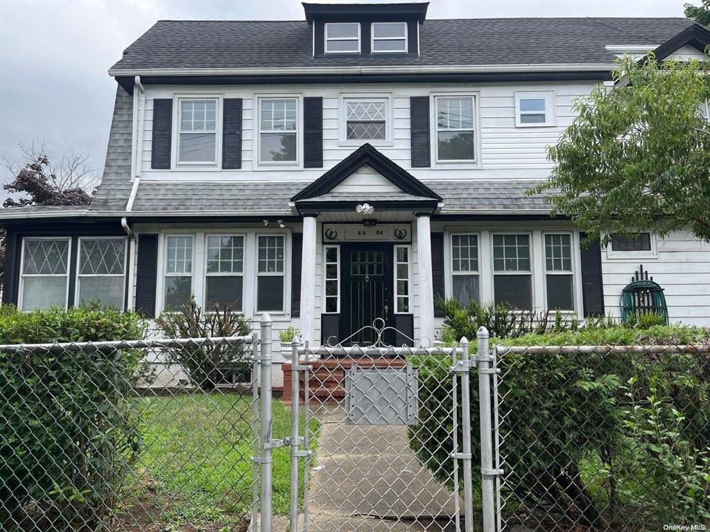 118th Street, Richmond Hill, Queens, NY - 3 Bedrooms  
2 Bathrooms  
8 Rooms - 