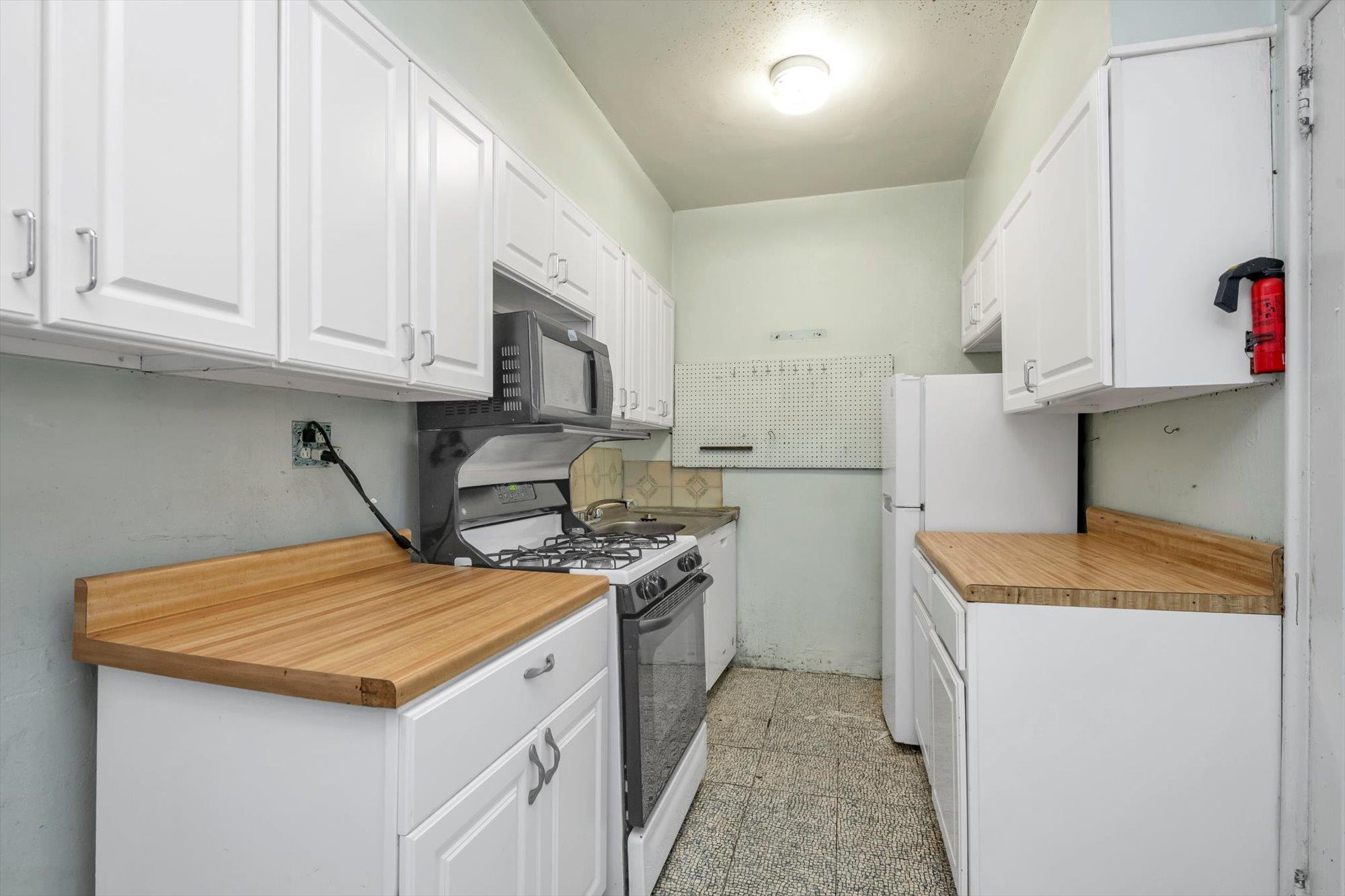 6141 Saunders Street #B38/B39, Rego Park, New York image 10