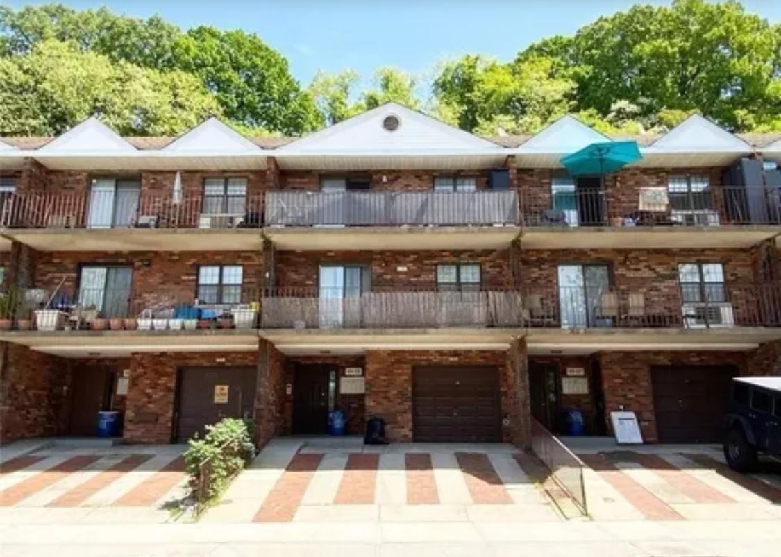242 Street 11C, Douglaston, Queens, NY - 1 Bedrooms  
1 Bathrooms  
4 Rooms - 