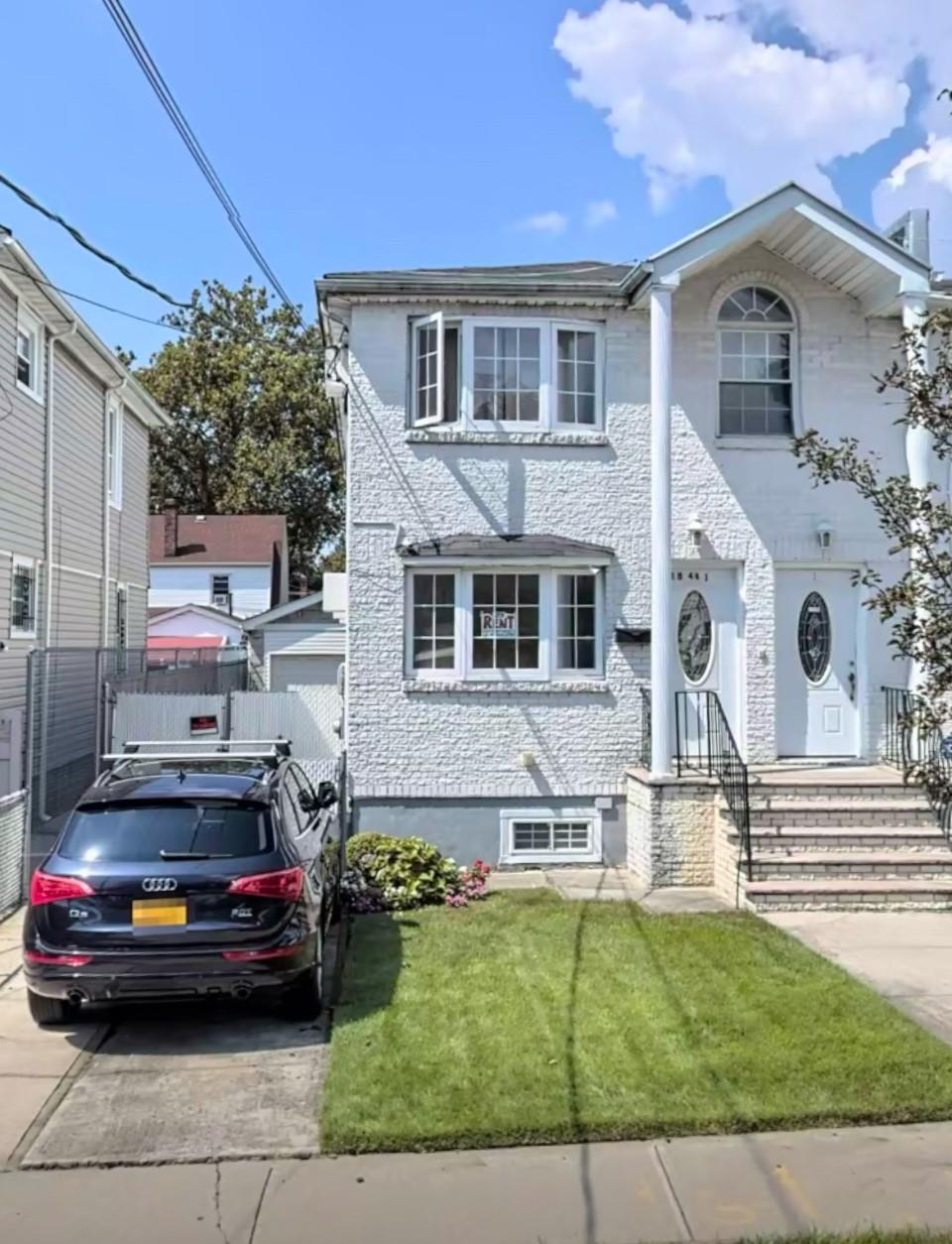 190th St St, Saint Albans, Queens, NY - 5 Bedrooms  
2 Bathrooms  
9 Rooms - 