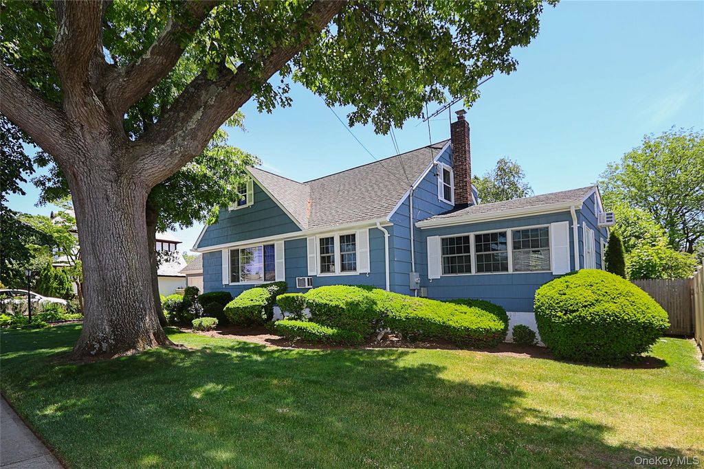 Photo of 15 Hemlock Street, Merrick, NY 11566 (MLS # 1007438)