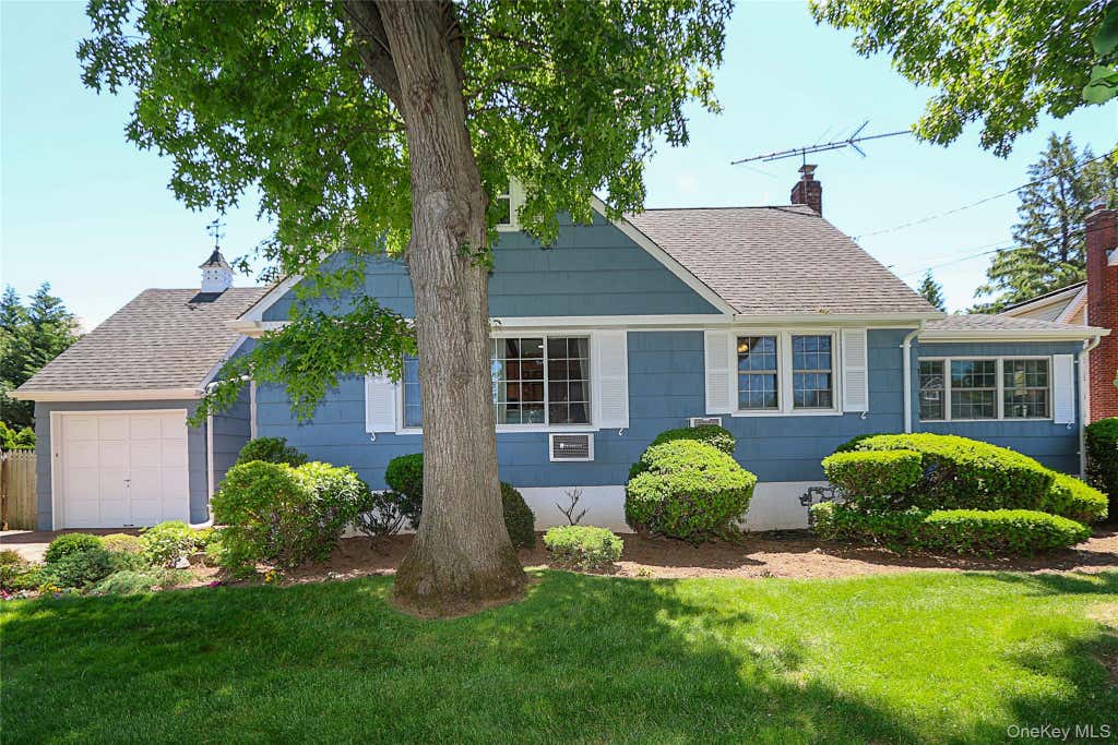 Photo of 15 Hemlock Street, Merrick, NY 11566 (MLS # 1007438)