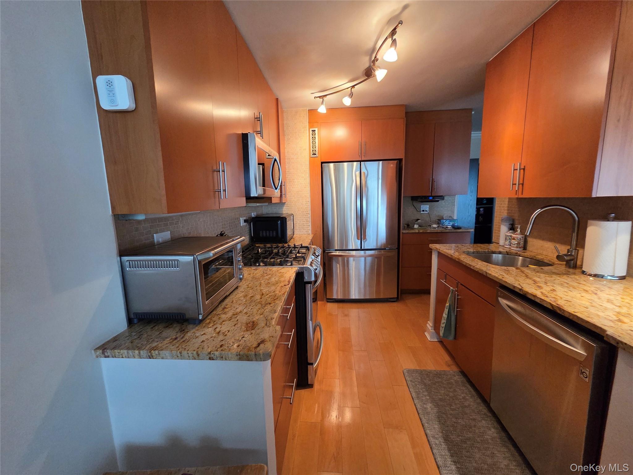 18-05 215 Street 10 M