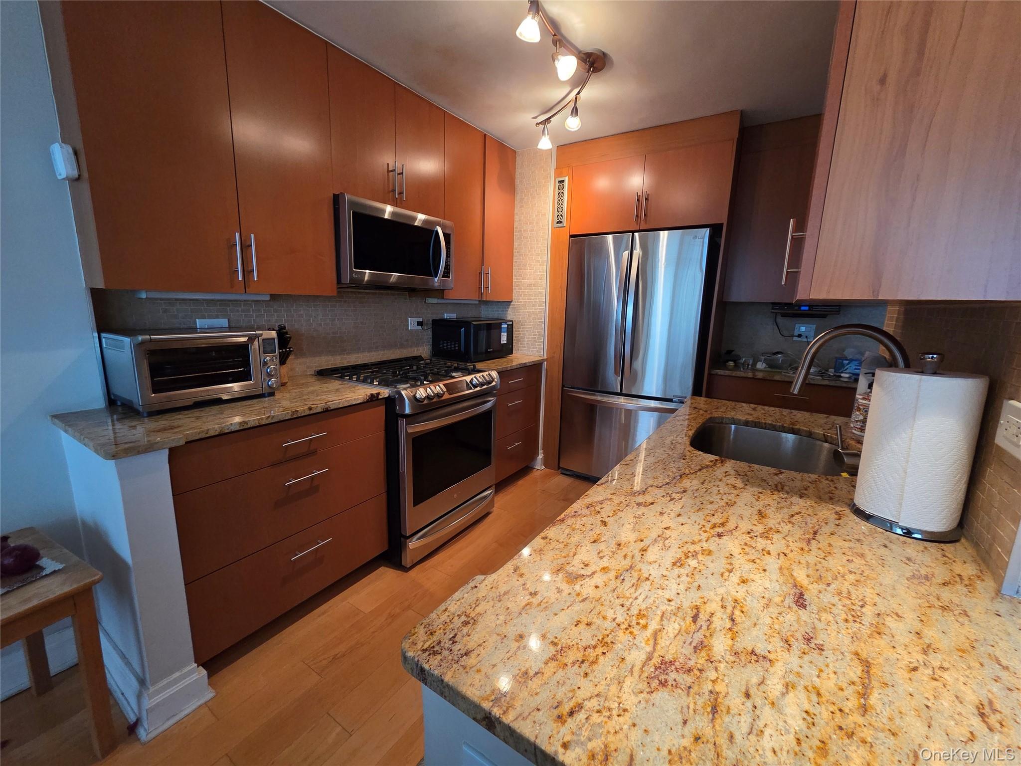 18-05 215 Street 10 M