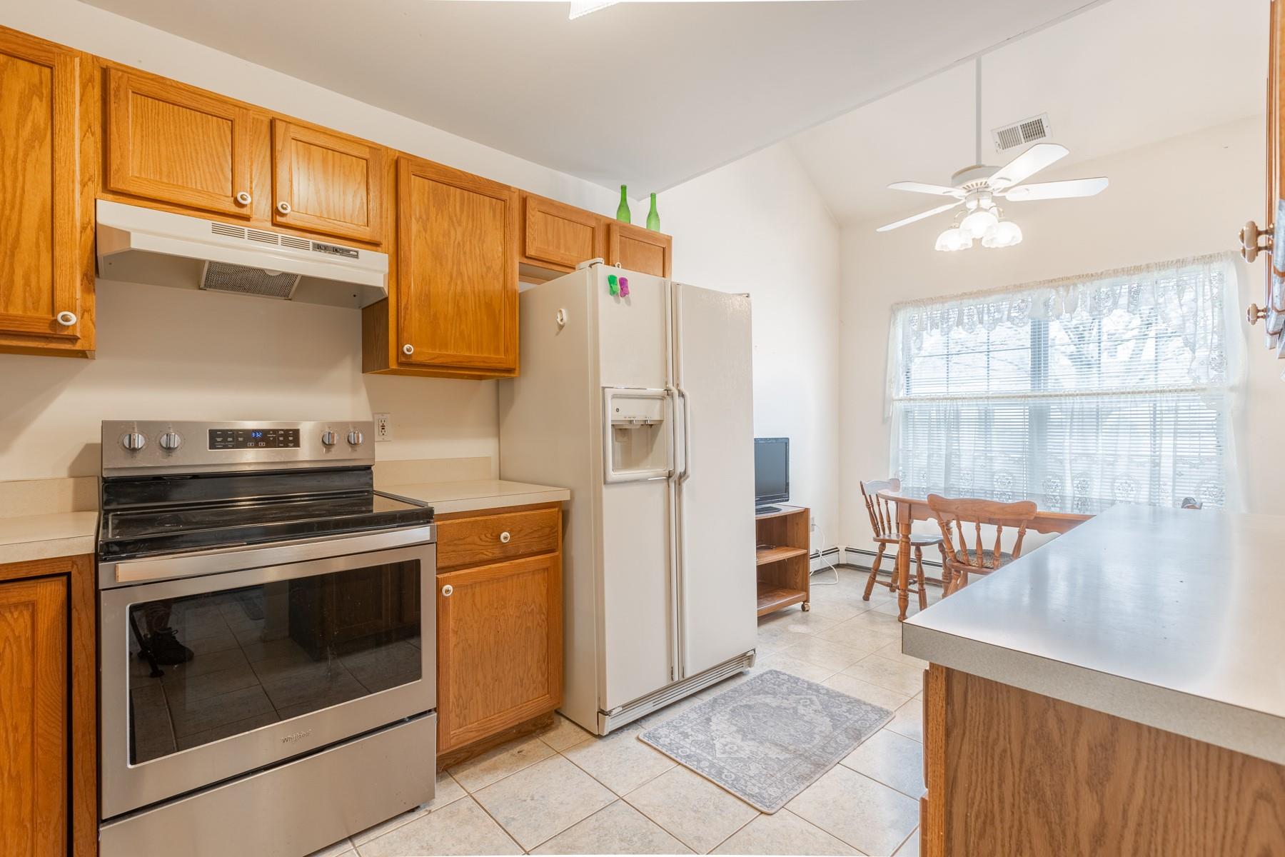 12 Joyces Way, Bay Shore, New York image 3