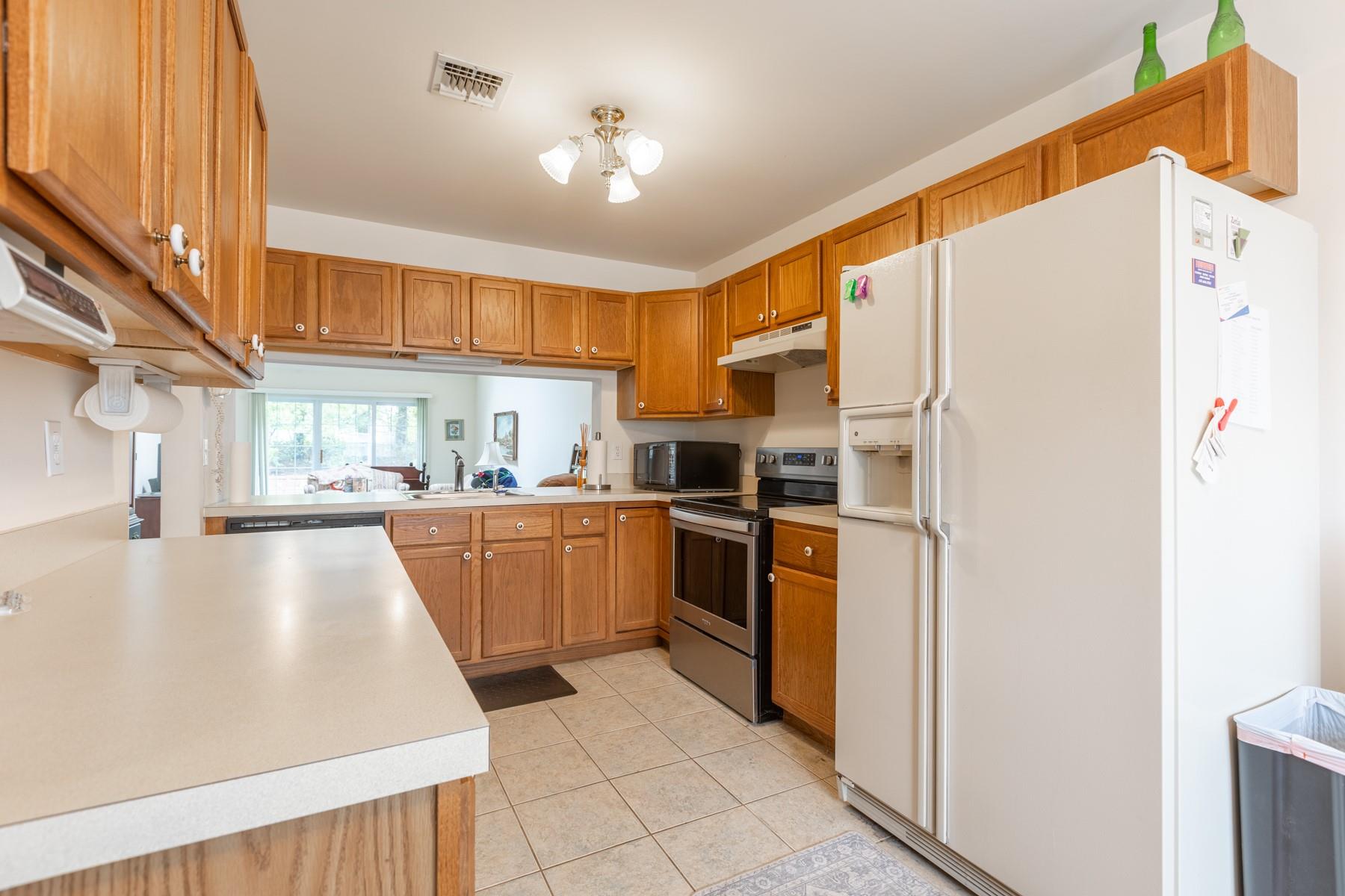 12 Joyces Way, Bay Shore, New York image 2