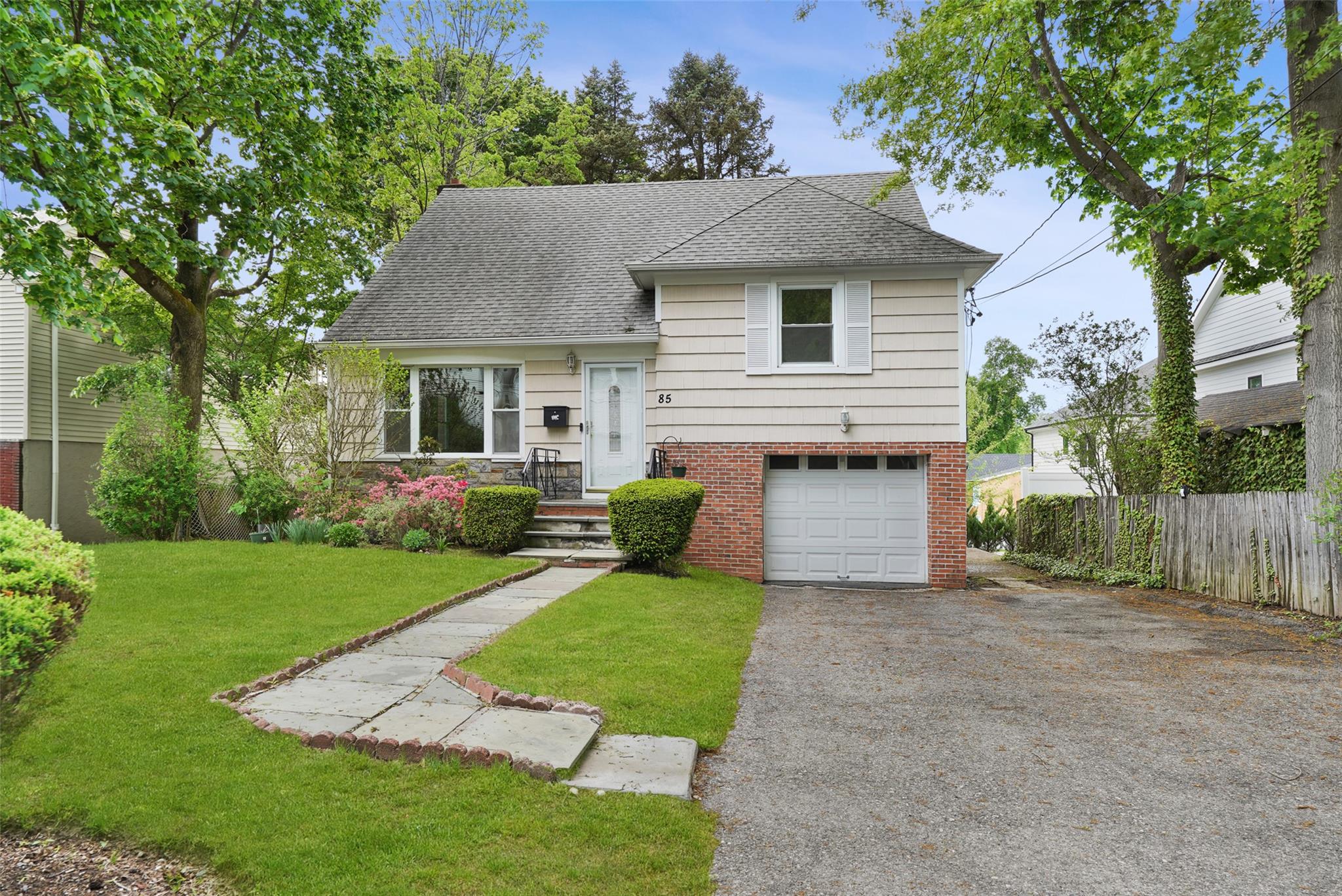 Rental Property at Ewart Street, Scarsdale, New York - Bedrooms: 3 
Bathrooms: 2 
Rooms: 7  - $6,800 MO.