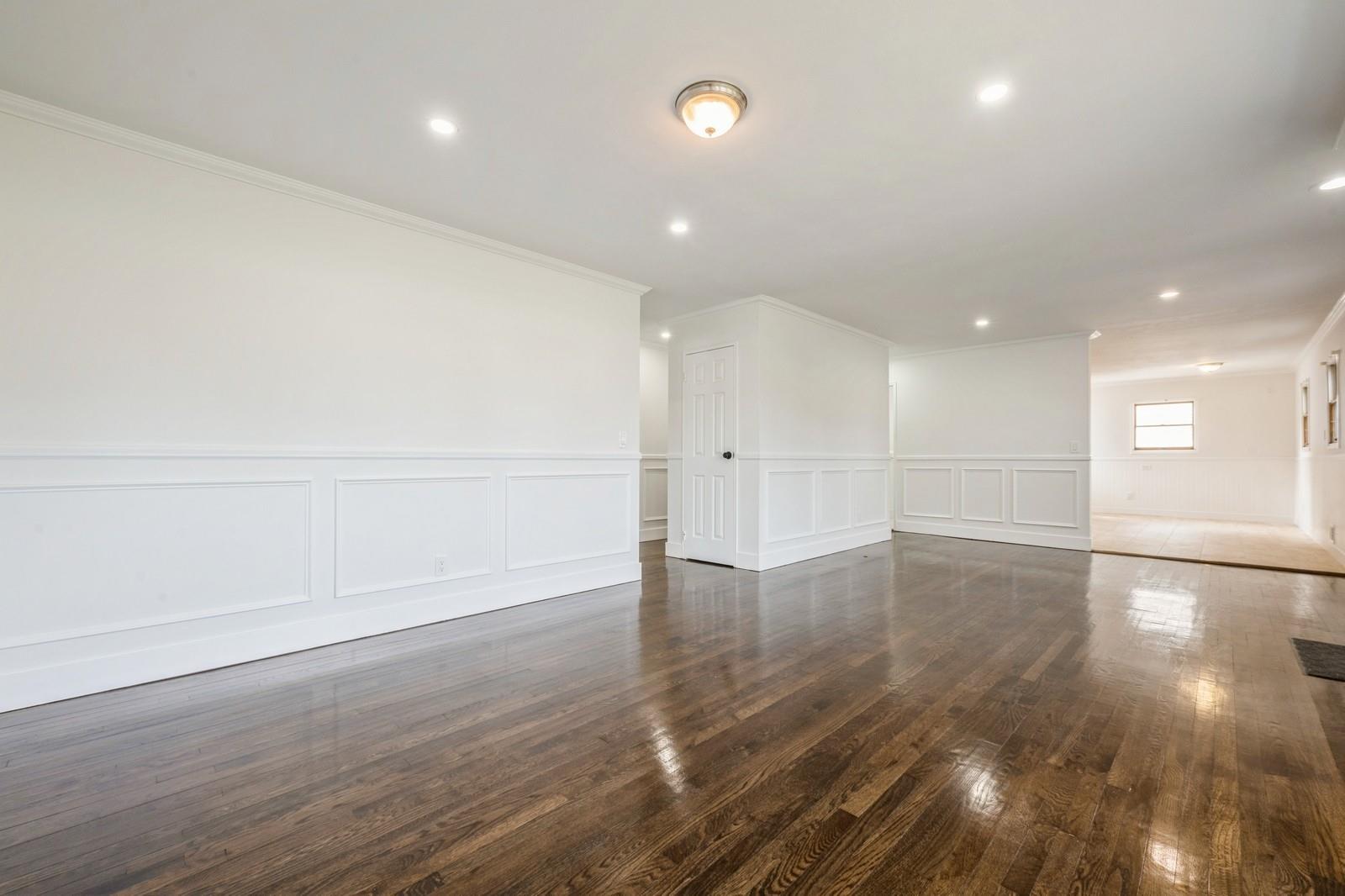 5 Crest Lane, Commack, New York image 5