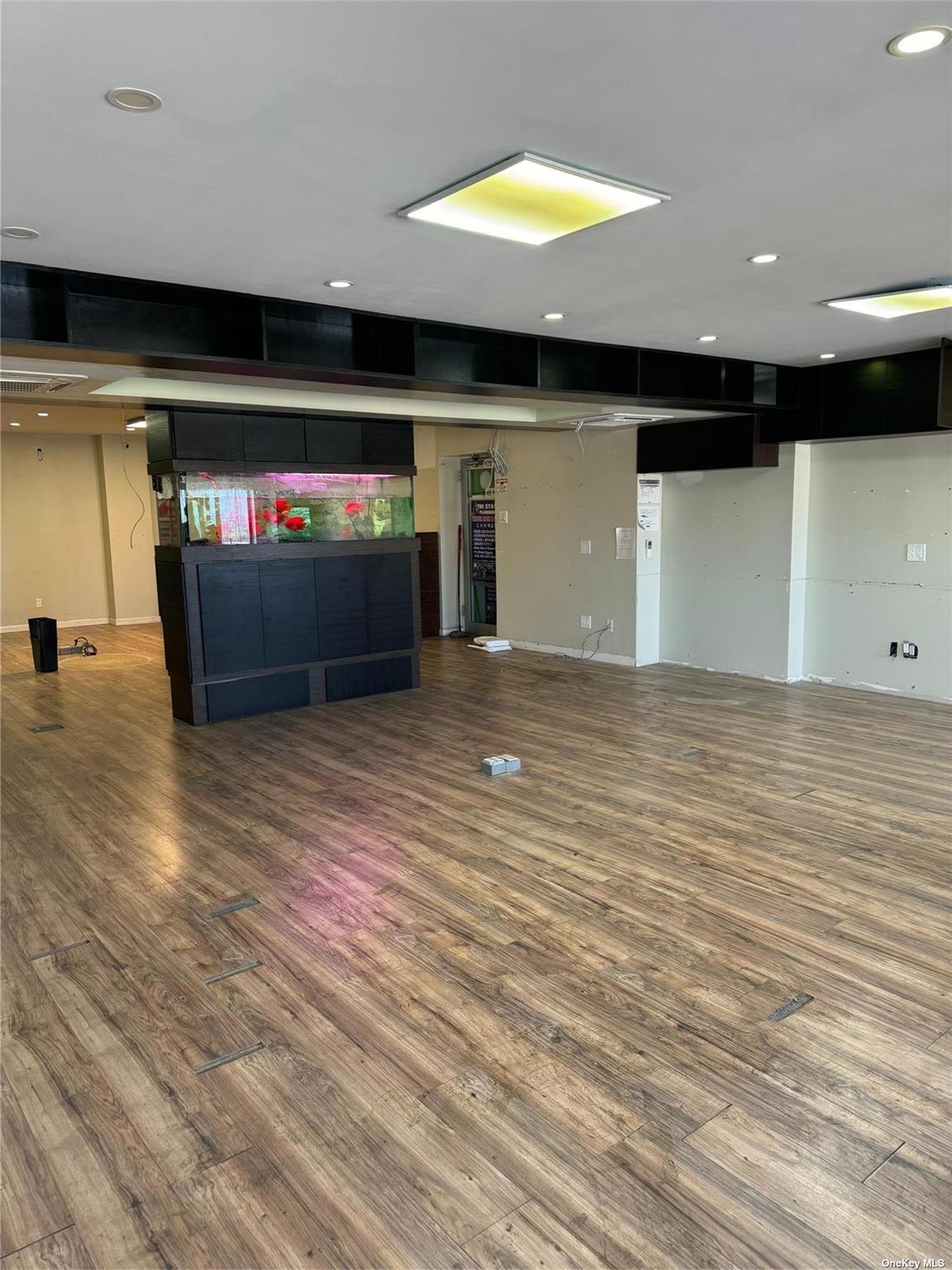 33-70 Prince Street 706