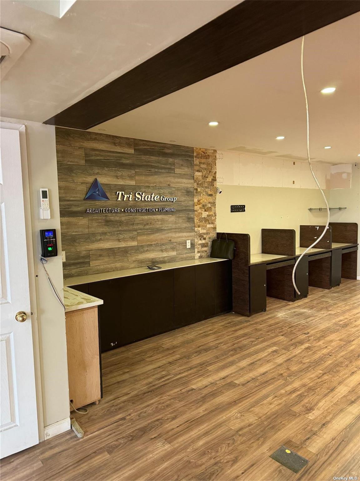 33-70 Prince Street 706