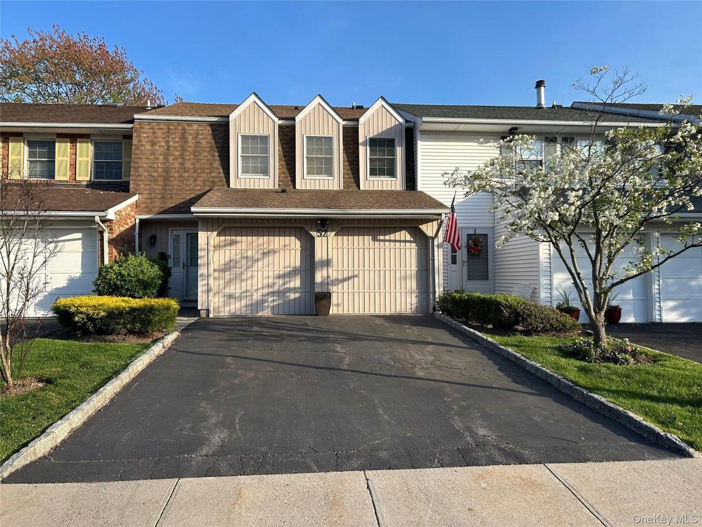 Photo of 52 Holiday Drive #52, Woodbury, NY 11797 (MLS # 995603)