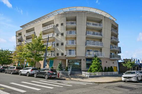 Photo of 81-14 Queens Boulevard #PH6C, Elmhurst, NY 11373 (MLS # 919854)