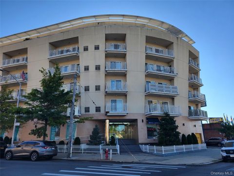Photo of 81-14 Queens Boulevard #PH6C, Elmhurst, NY 11373 (MLS # 919854)
