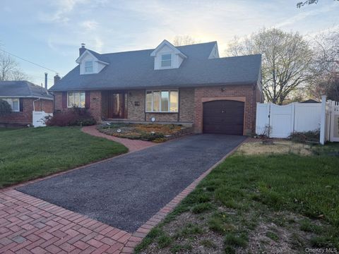 14 Grover Lane East Northport NY 11731