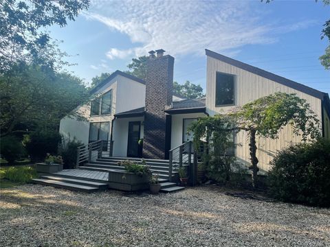 29 Blue Jay Way East Hampton NY 11937