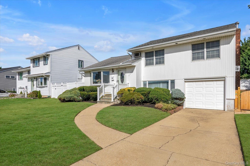 Photo of 3583 Summer Drive, Wantagh, NY 11793 (MLS # 1065977)
