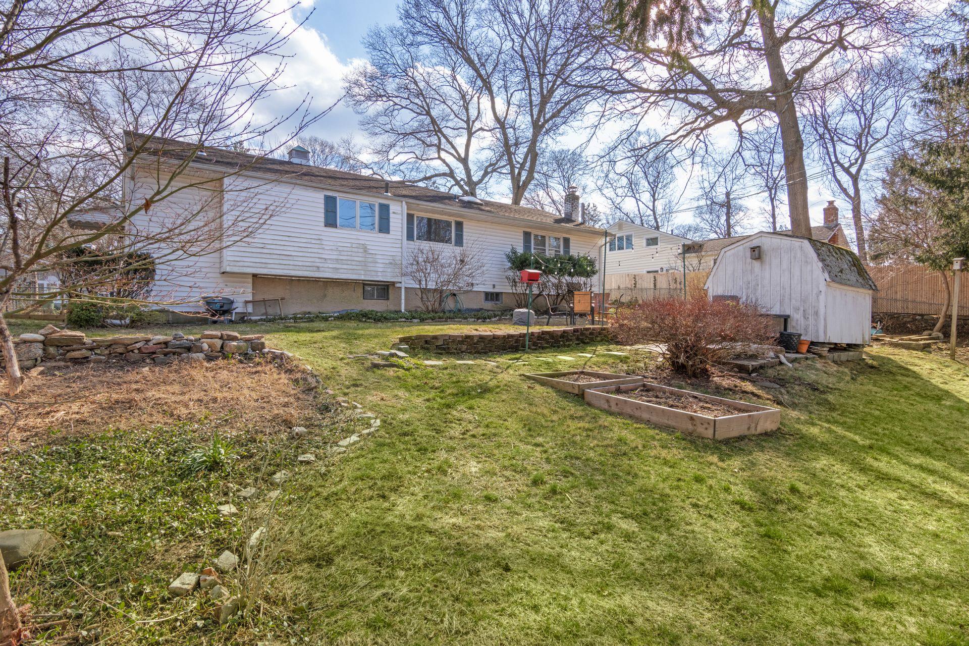 23 Laurel Drive, Port Jefferson, New York image 24