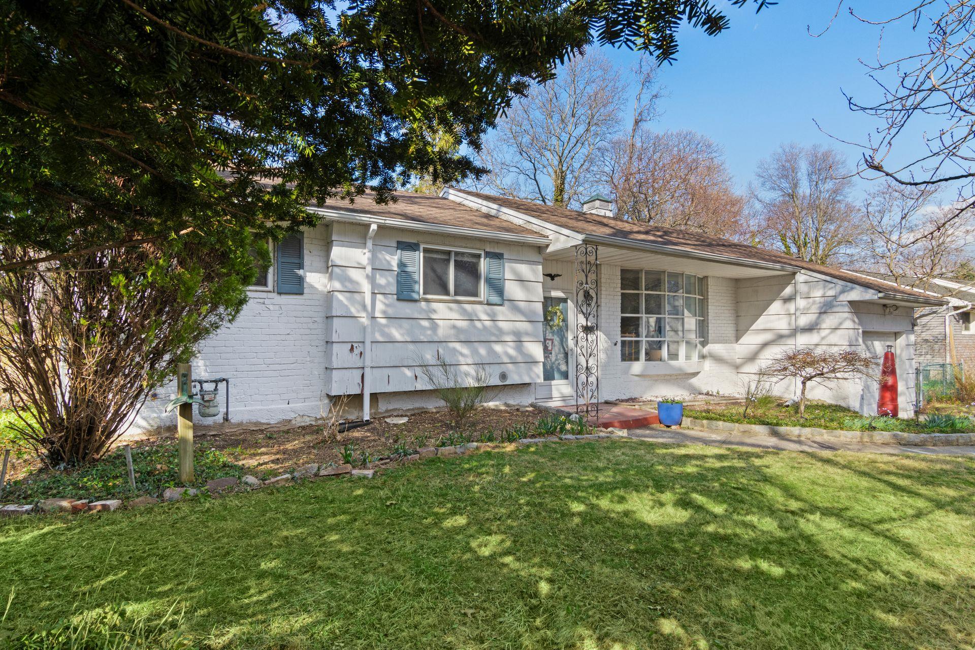 23 Laurel Drive, Port Jefferson, New York image 2