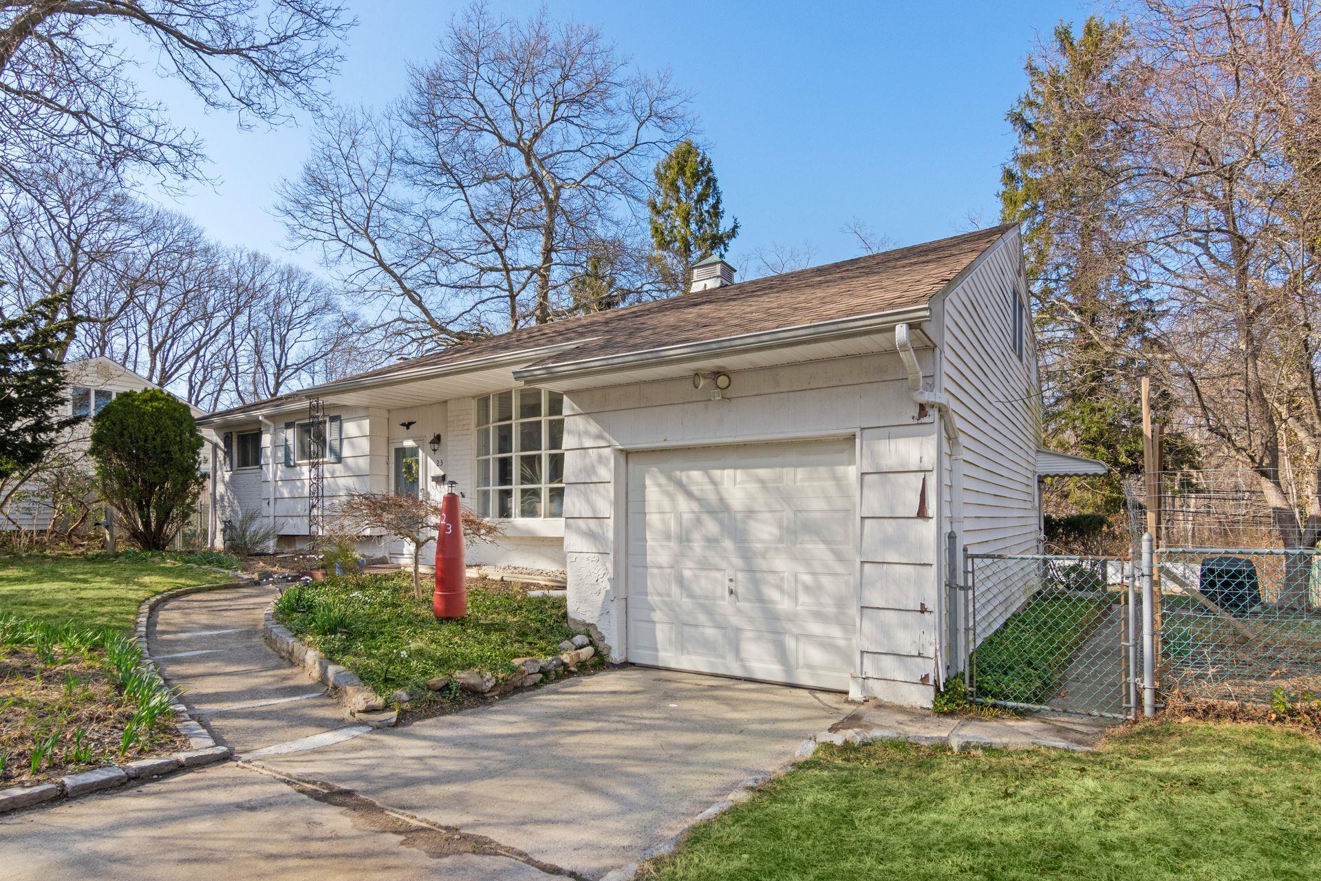 23 Laurel Drive, Port Jefferson, New York image 3
