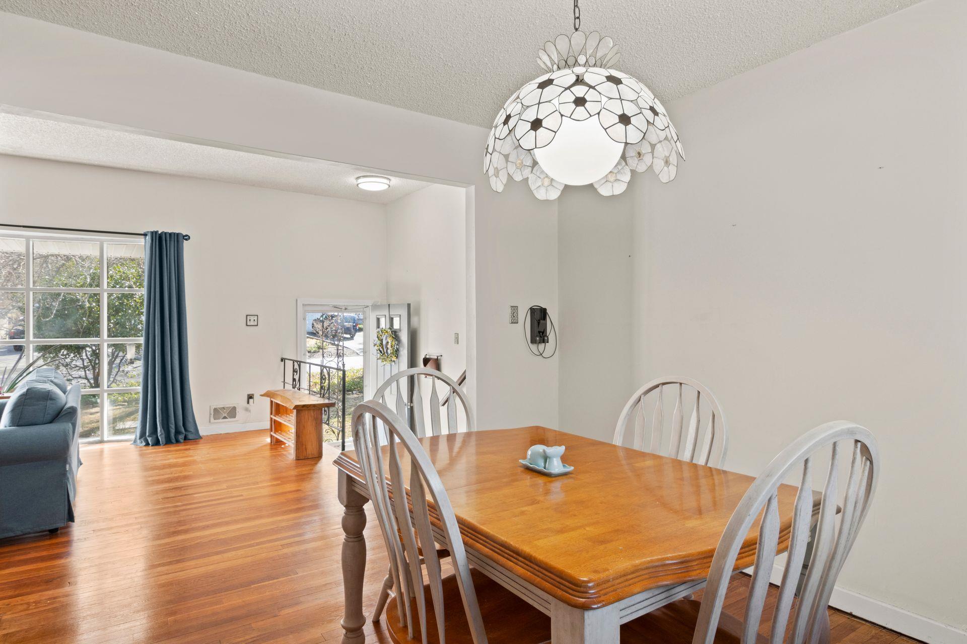 23 Laurel Drive, Port Jefferson, New York image 8
