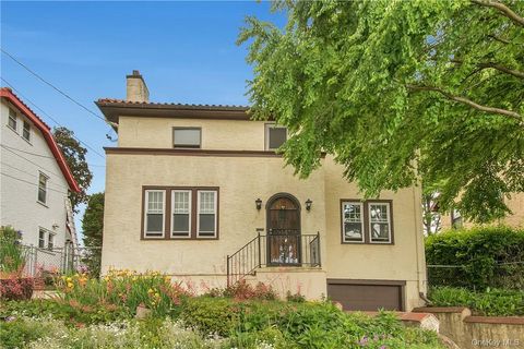 Photo of 14 Oakridge Place #1, Eastchester, NY 10709 (MLS # 971602)