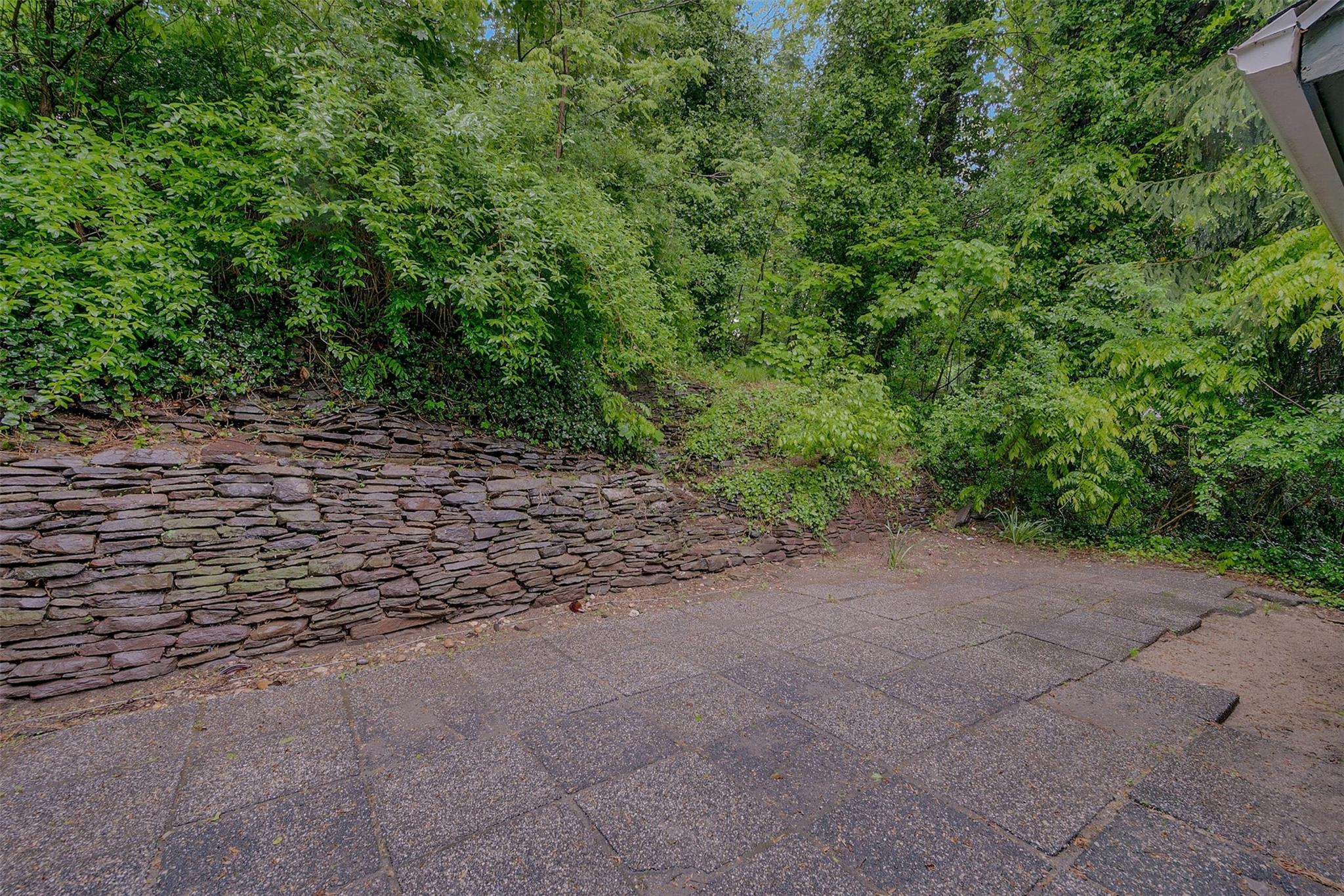 155 Woodbury Road, Huntington, New York image 23