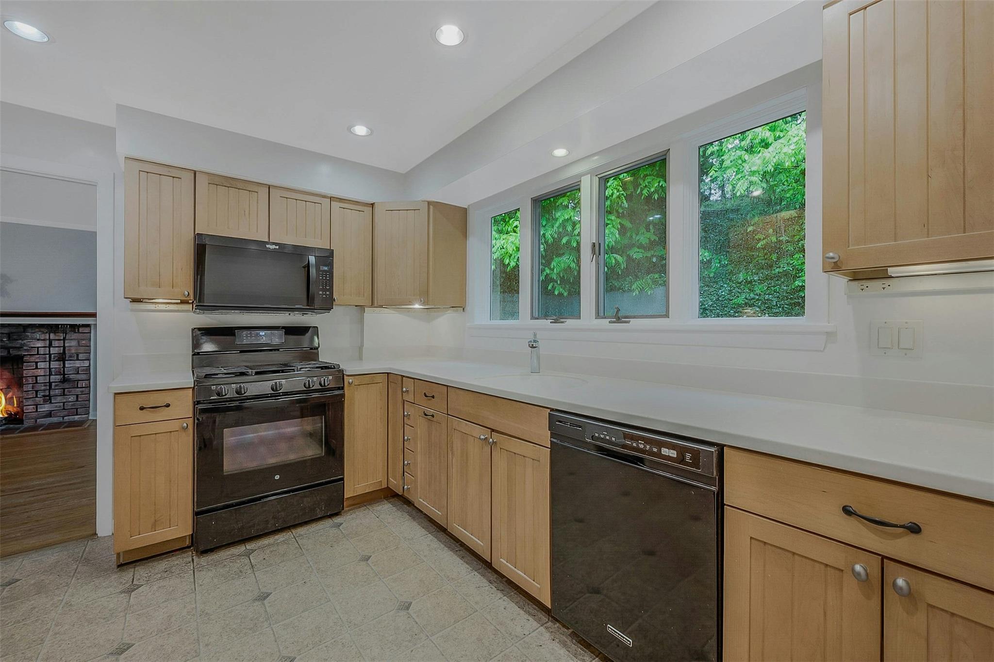155 Woodbury Road, Huntington, New York image 15