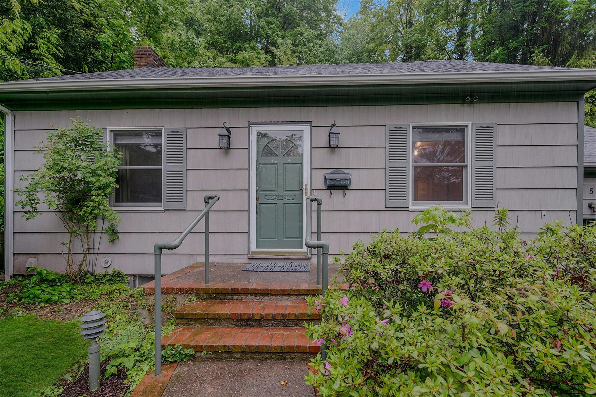 155 Woodbury Road