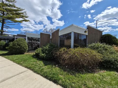 Photo of 121 W Oak Street #STE 1, Amityville, NY 11701 (MLS # 989536)