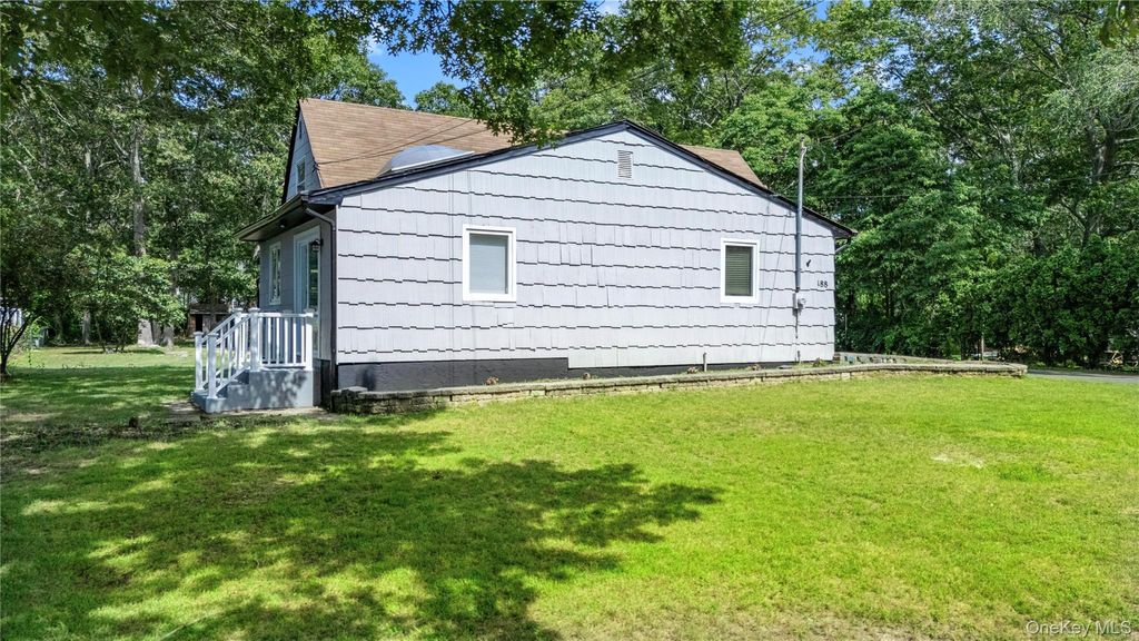 Photo of 188 W End Avenue, Shirley, NY 11967 (MLS # 951611)