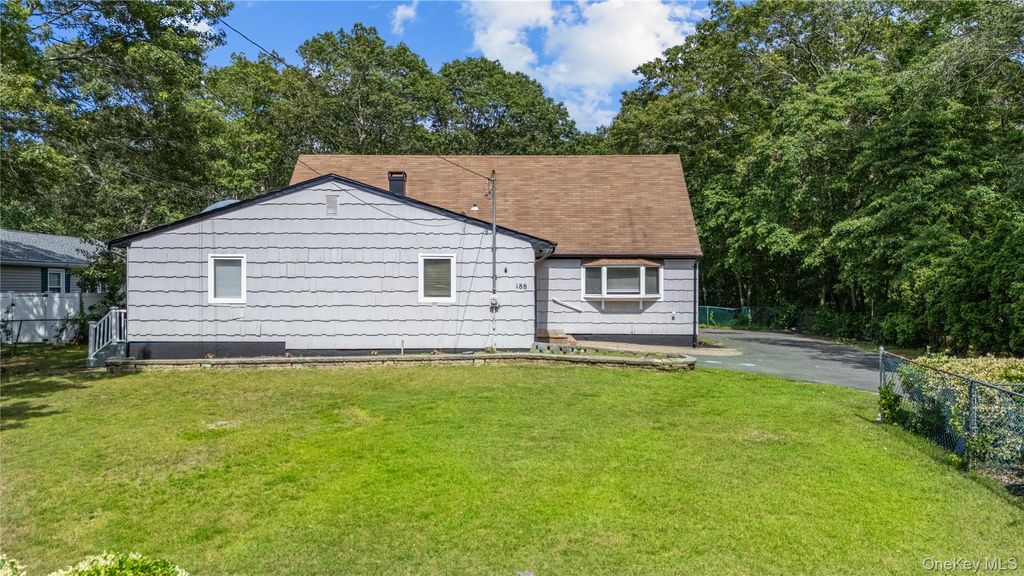Photo of 188 W End Avenue, Shirley, NY 11967 (MLS # 951611)