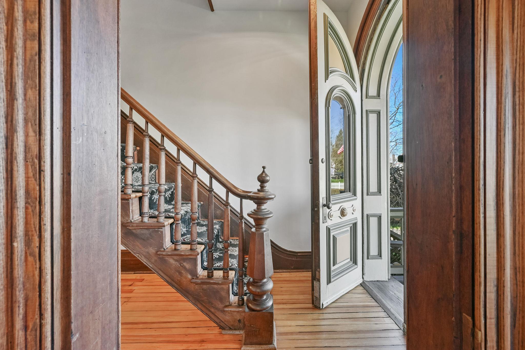 242 Melbourne Avenue, Mamaroneck, New York image 2
