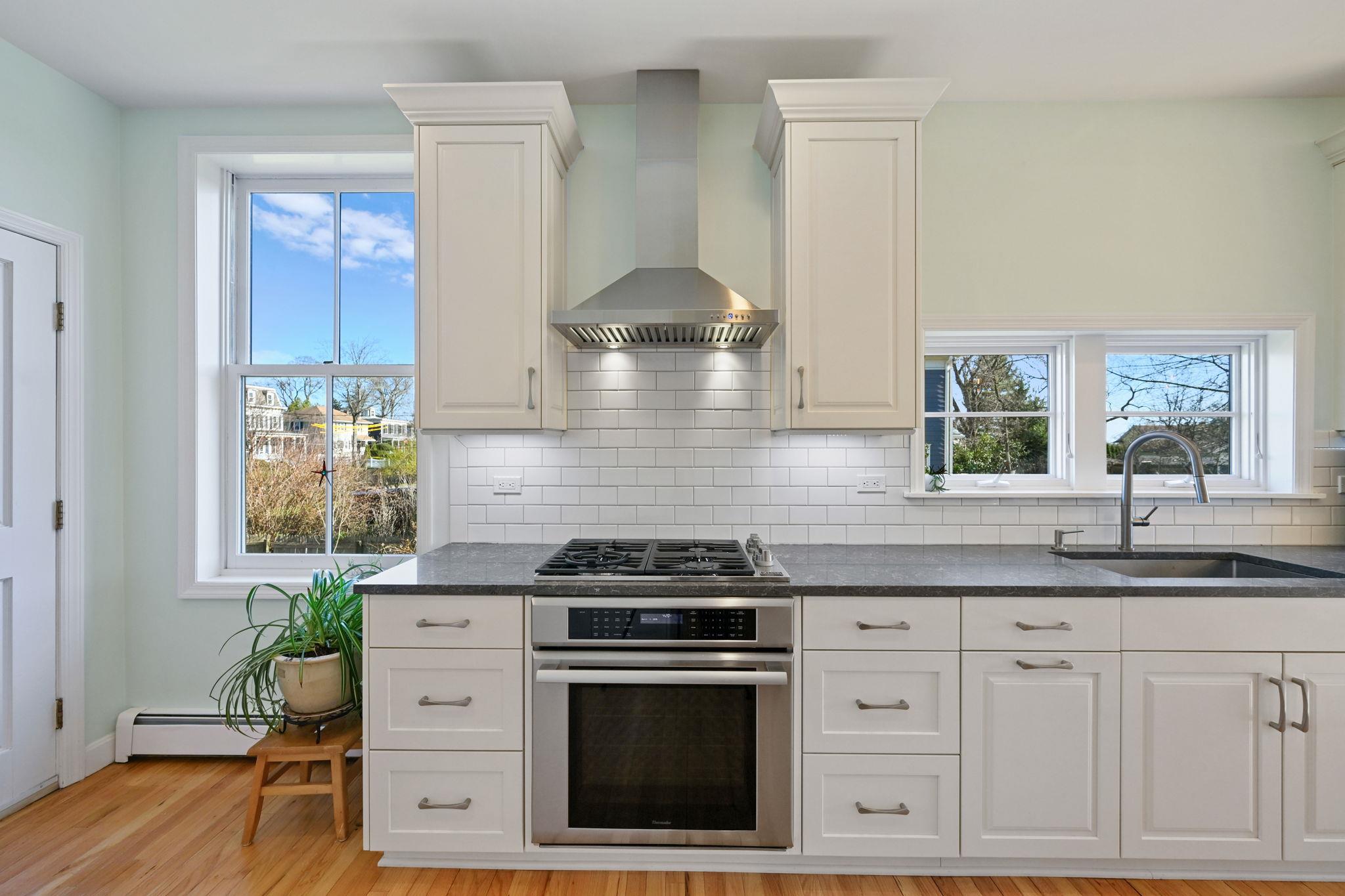 242 Melbourne Avenue, Mamaroneck, New York image 17