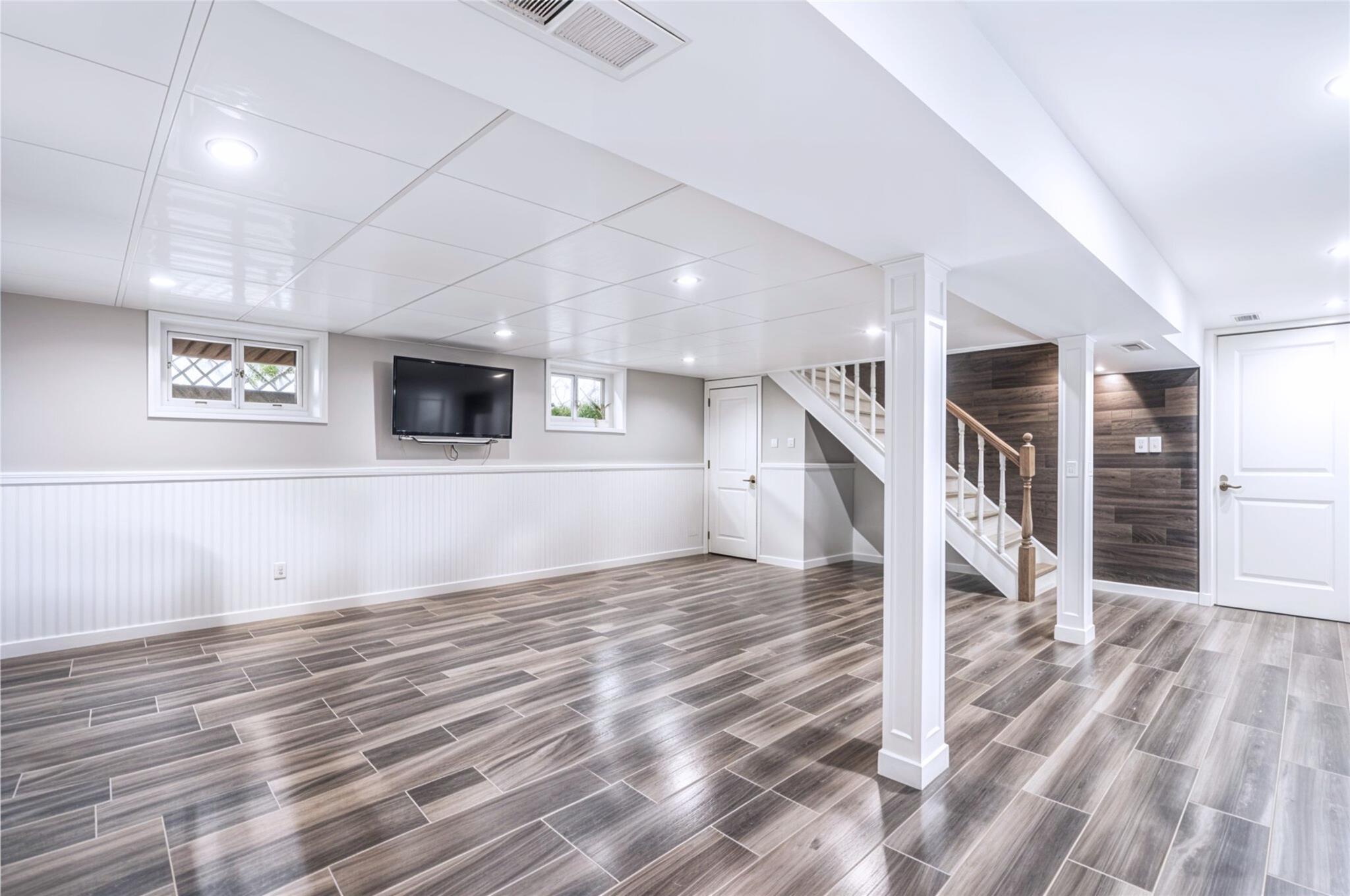 8 Raven Drive, Commack, New York image 21