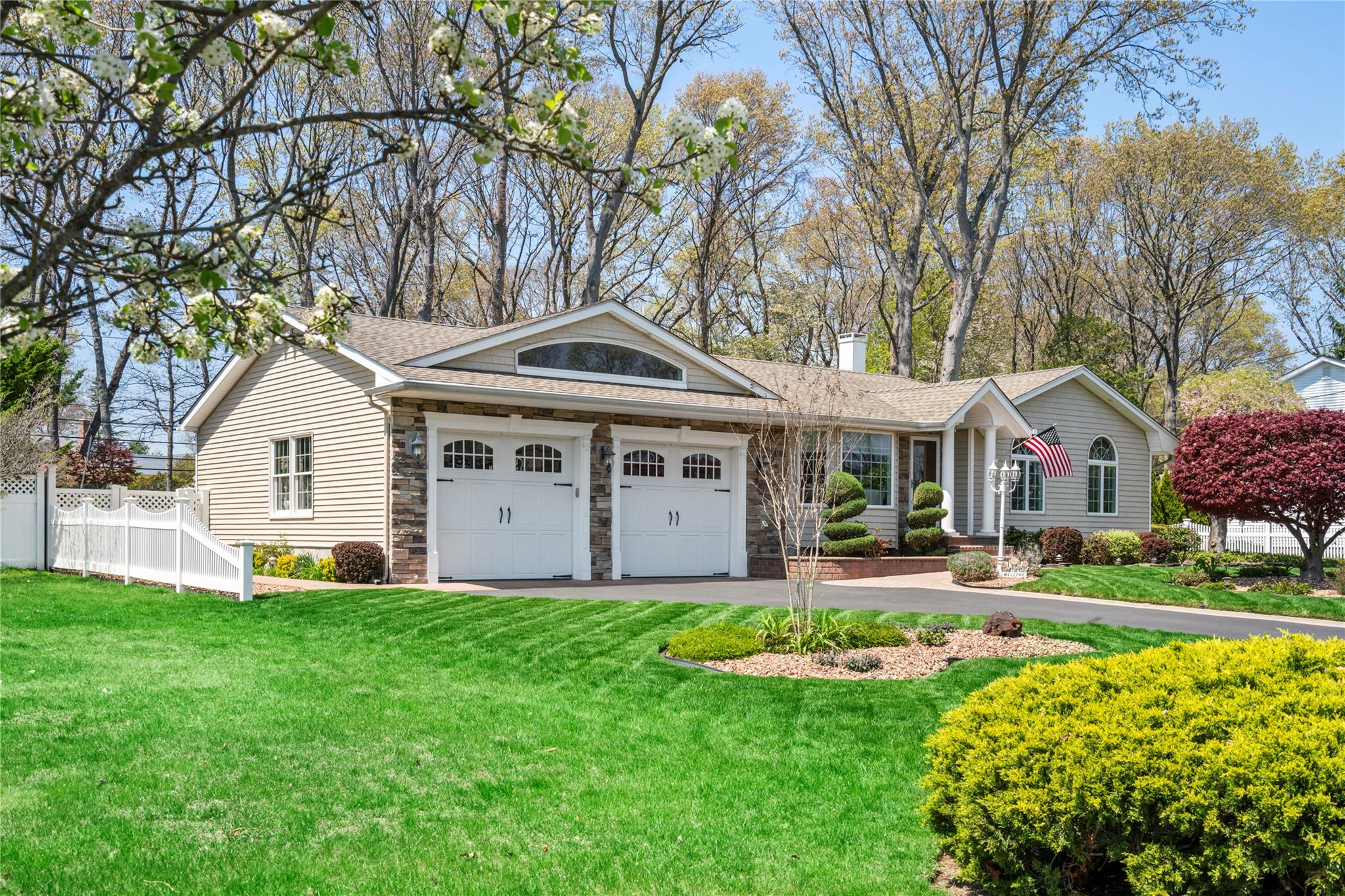 8 Raven Drive, Commack, New York image 4