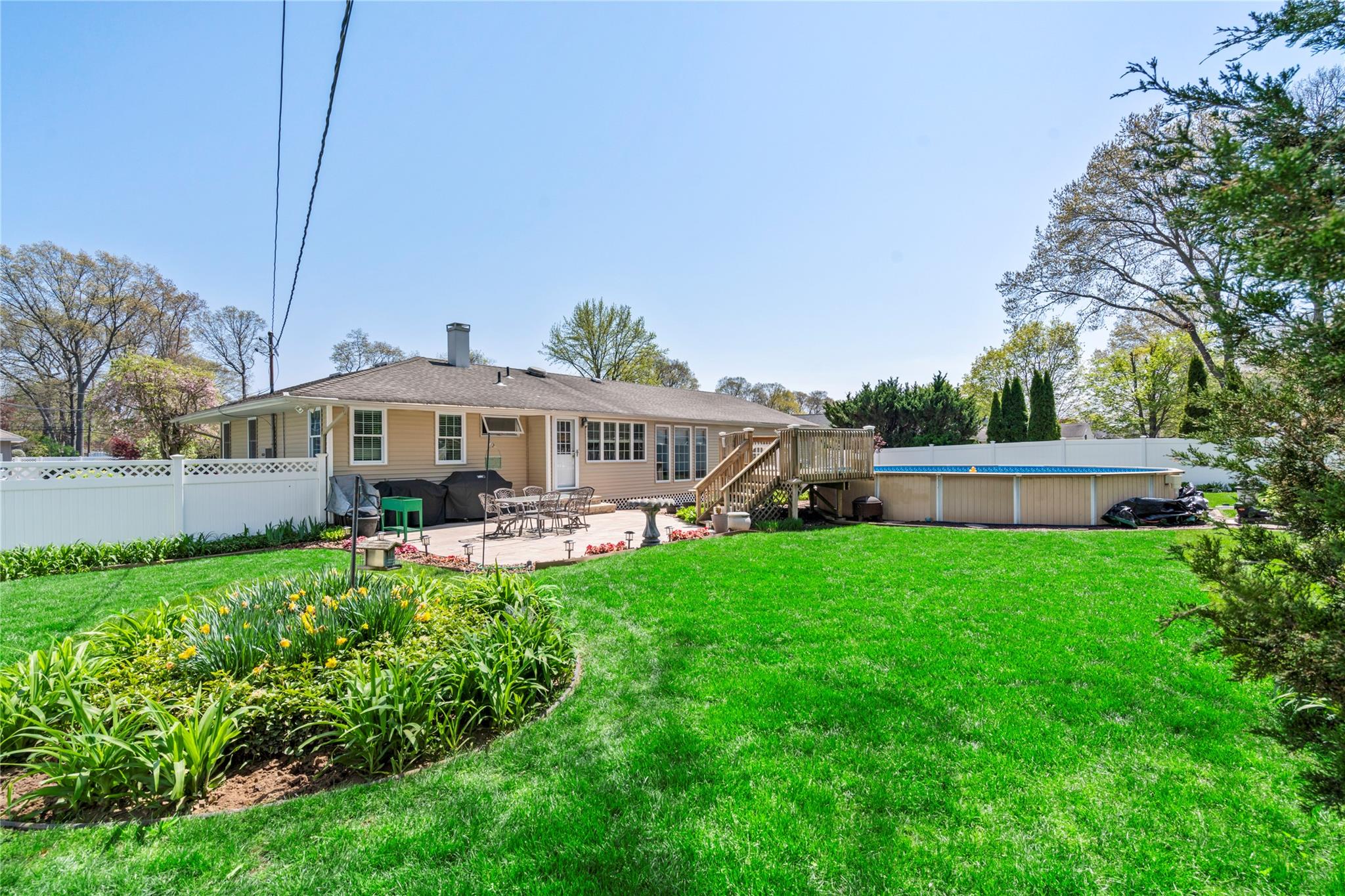 8 Raven Drive, Commack, New York image 25