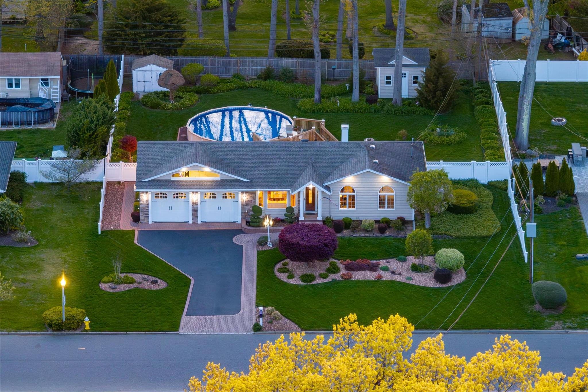 8 Raven Drive, Commack, New York image 2